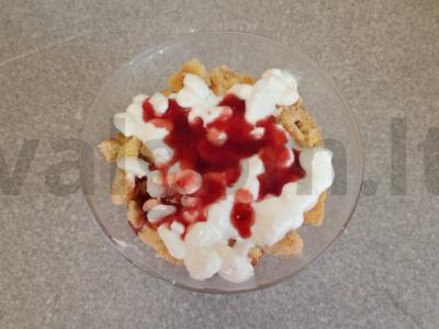 Vyšnių desertas su sausainiais ir varškės sūriu Žingsnis 6