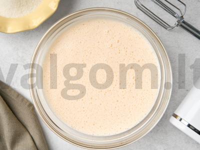 Šokoladinis aviečių tortas Žingsnis 1