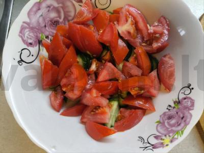 Daržovių salotas su lydytu sūriu ir kalendra Žingsnis 2