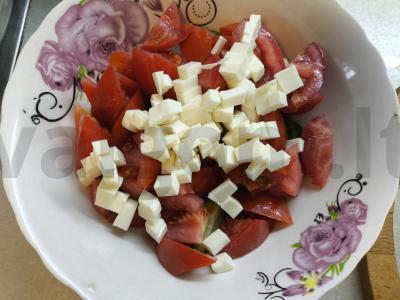 Daržovių salotas su lydytu sūriu ir kalendra Žingsnis 3