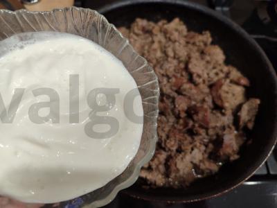 Vištienos kepenėlės grietinėje keptuvėje Žingsnis 6