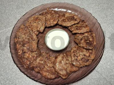 Kiaulienos kepenų blynai pietums pagrindine nuotrauka