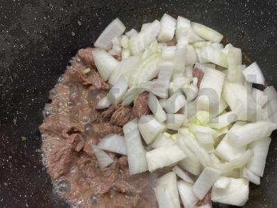 Jautienos plovas su „Basmati“ ryžiais Žingsnis 2