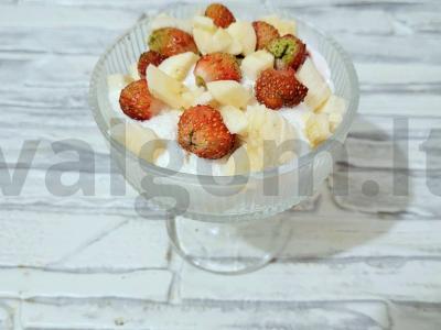 Desertas iš ledų, braškių, banano ir žemės riešutų Žingsnis 4