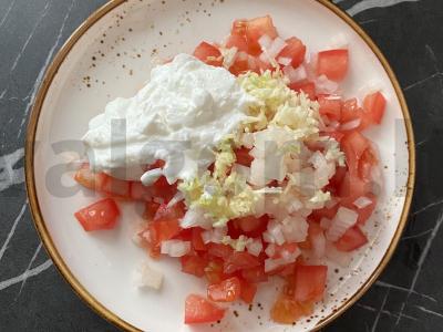 Kotletai iš faršo su pomidorais, česnaku ir mocarelos sūriu Žingsnis 1