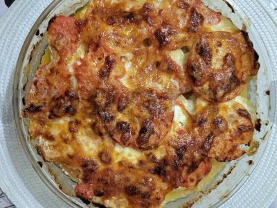 Vištienos krūtinėlė po sūrio apvalkalu su bulvėmis pagrindine nuotrauka