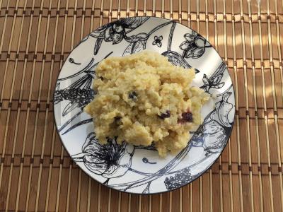 Pšenių košė su razinomis pusryčiams pagrindine nuotrauka