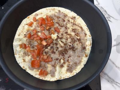 Tortilija su faršo, pomidorų ir sūrio įdaru Žingsnis 4