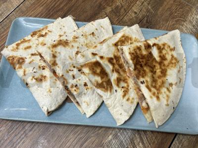 Tortilija su faršo, pomidorų ir sūrio įdaru pagrindine nuotrauka