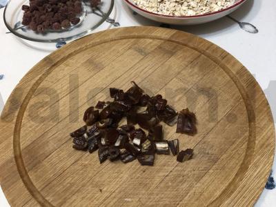 Avižinė košė su džiovintais vaisiais ir avietėmis Žingsnis 1