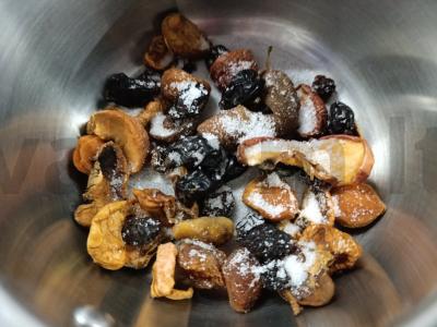 Džiovintų vaisių kompotas su šipiniais Žingsnis 2