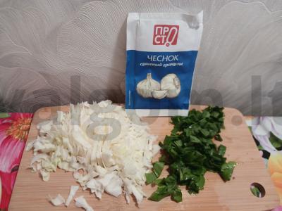 Kopūstų, rūgštynių ir krabų lazdelės salotas Žingsnis 1