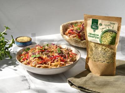 Pavasario ritinėlių salotos pagrindine nuotrauka