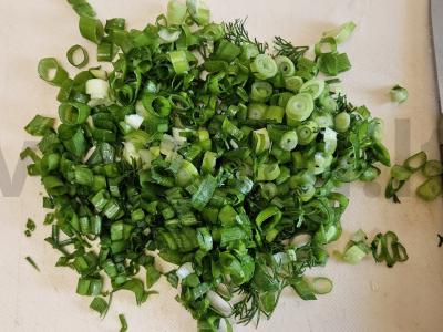 Kibinai su kiaušiniu ir svogūnais mieliniame tešloje Žingsnis 1