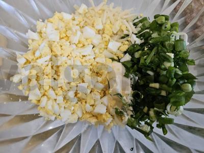 Kibinai su kiaušiniu ir svogūnais mieliniame tešloje Žingsnis 3