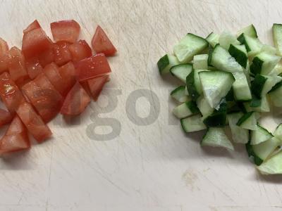 Salotos su menkės ikrais, kiaušiniais ir daržovėmis Žingsnis 1