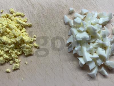 Salotos su menkės ikrais, kiaušiniais ir daržovėmis Žingsnis 2