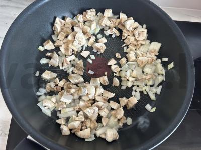 Juliens su vištiena ir pievagrybiais tartaletėse Žingsnis 2