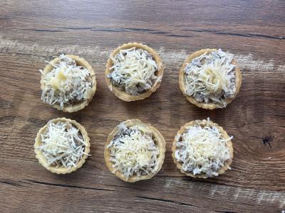 Juliens su vištiena ir pievagrybiais tartaletėse Žingsnis 7