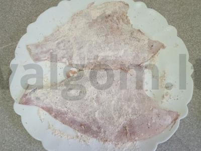 Kepta plekšnė kvapnioje džiūvėsėlių plutoje su bulvių krakmolu Žingsnis 2