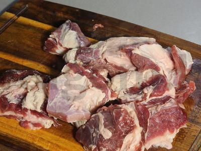 Plovas su jautienos šonkauliais Žingsnis 2