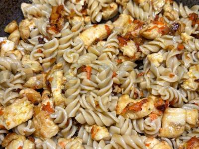 Makaronai su vištiena ir česnako prieskoniu Žingsnis 5