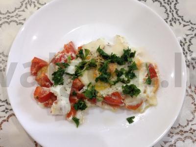 Kiaušinienė su pomidorais ir mocarela orkaitėje pagrindine nuotrauka