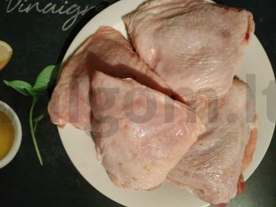 Skani vištienos šlaunelės mandarinų marinate Žingsnis 1