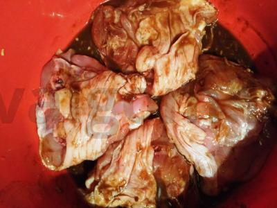 Skani vištienos šlaunelės mandarinų marinate Žingsnis 3