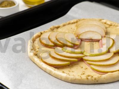 Pica su kriaušėmis ant sluoksniuoto tešlos Žingsnis 4