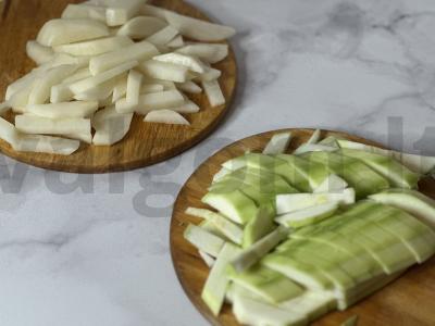 Namų stiliaus troškinti daržovės Žingsnis 2