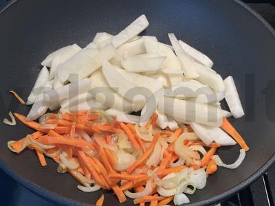 Namų stiliaus troškinti daržovės Žingsnis 3