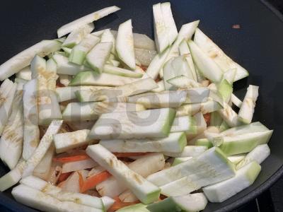 Namų stiliaus troškinti daržovės Žingsnis 4