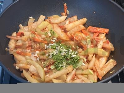 Namų stiliaus troškinti daržovės Žingsnis 6