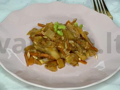 Namų stiliaus troškinti daržovės pagrindine nuotrauka