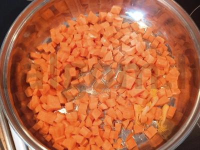 Daržovių troškinys su salierų lapais Žingsnis 1