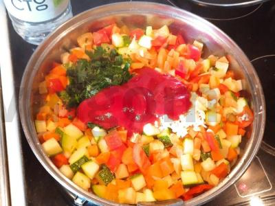 Daržovių troškinys su salierų lapais Žingsnis 6