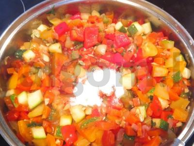 Daržovių troškinys su salierų lapais Žingsnis 8