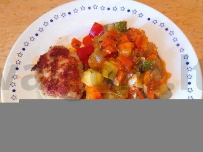 Daržovių troškinys su salierų lapais pagrindine nuotrauka