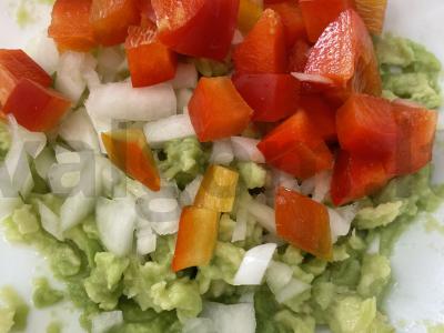 Brusketa su guakamole ir žaliuosius svogūnais Žingsnis 2