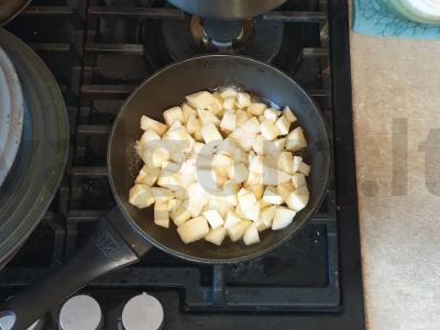 Bananų pyragas su obuoliais ir riešutais Žingsnis 1