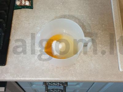 Bananų pyragas su obuoliais ir riešutais Žingsnis 2