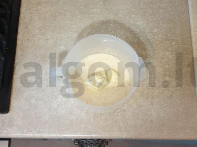 Bananų pyragas su obuoliais ir riešutais Žingsnis 3