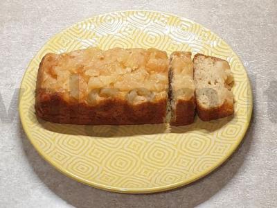 Bananų pyragas su obuoliais ir riešutais pagrindine nuotrauka