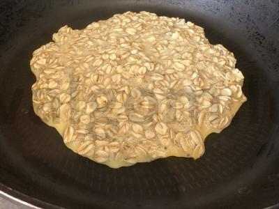 Avižų blynas su upėtakiu ir žalumynų salotomis Žingsnis 3