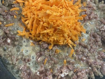 Farfalle su jautienos faršu ir saldžiuoju pipiru Žingsnis 3