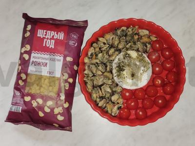 Makaronai su brie sūriu, midijomis ir vyšniniais pomidorais Žingsnis 2