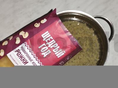 Makaronai su brie sūriu, midijomis ir vyšniniais pomidorais Žingsnis 3