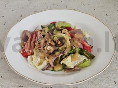 Jautienos salotos su marinuotais agurkais pagrindine nuotrauka