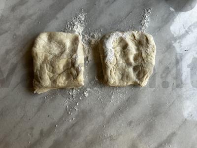 Sluoksniuotos tešlos pynės su obuoliais Žingsnis 1